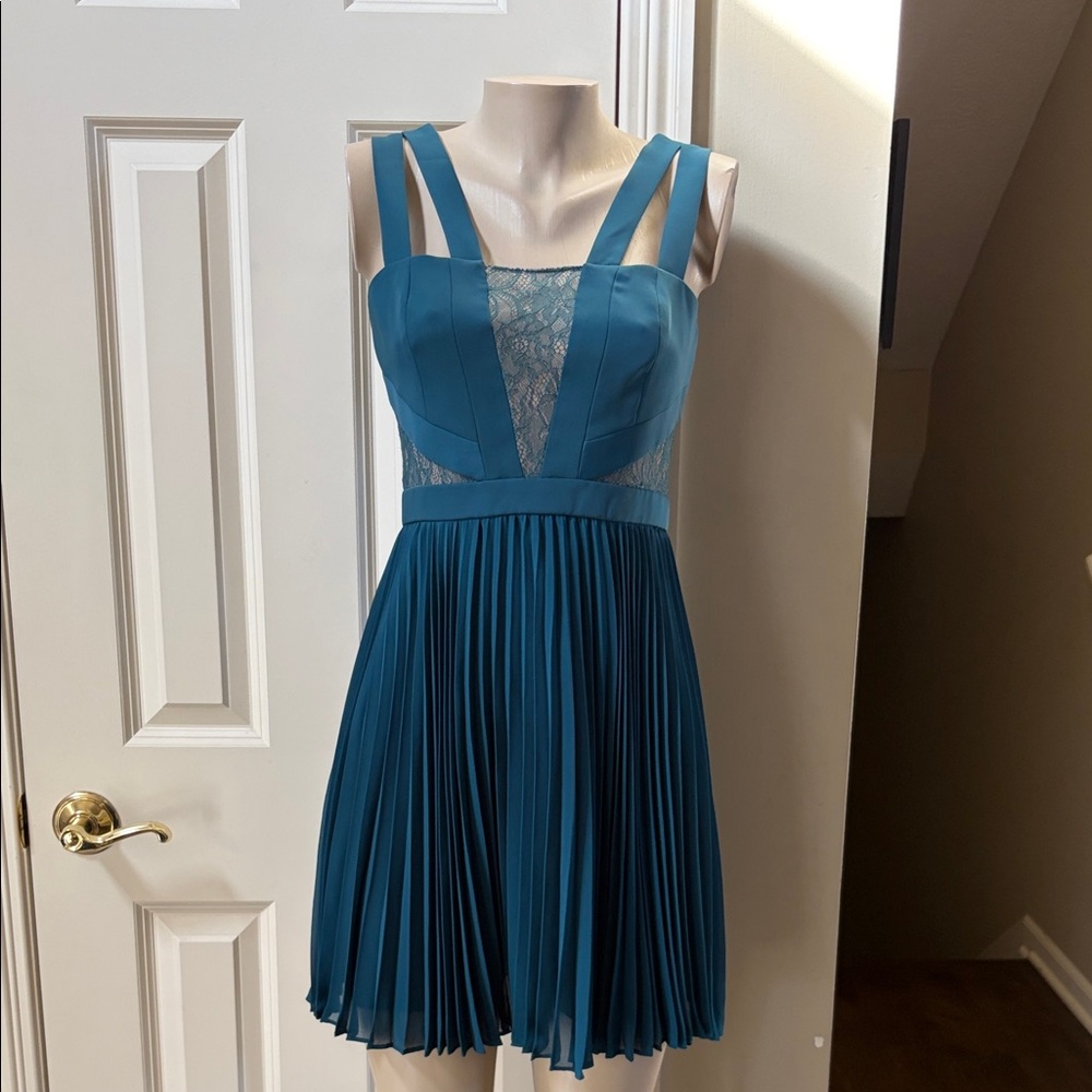 NWT BCBGMAXAZRIA green lace detail pleated skirt Dress, sz 6